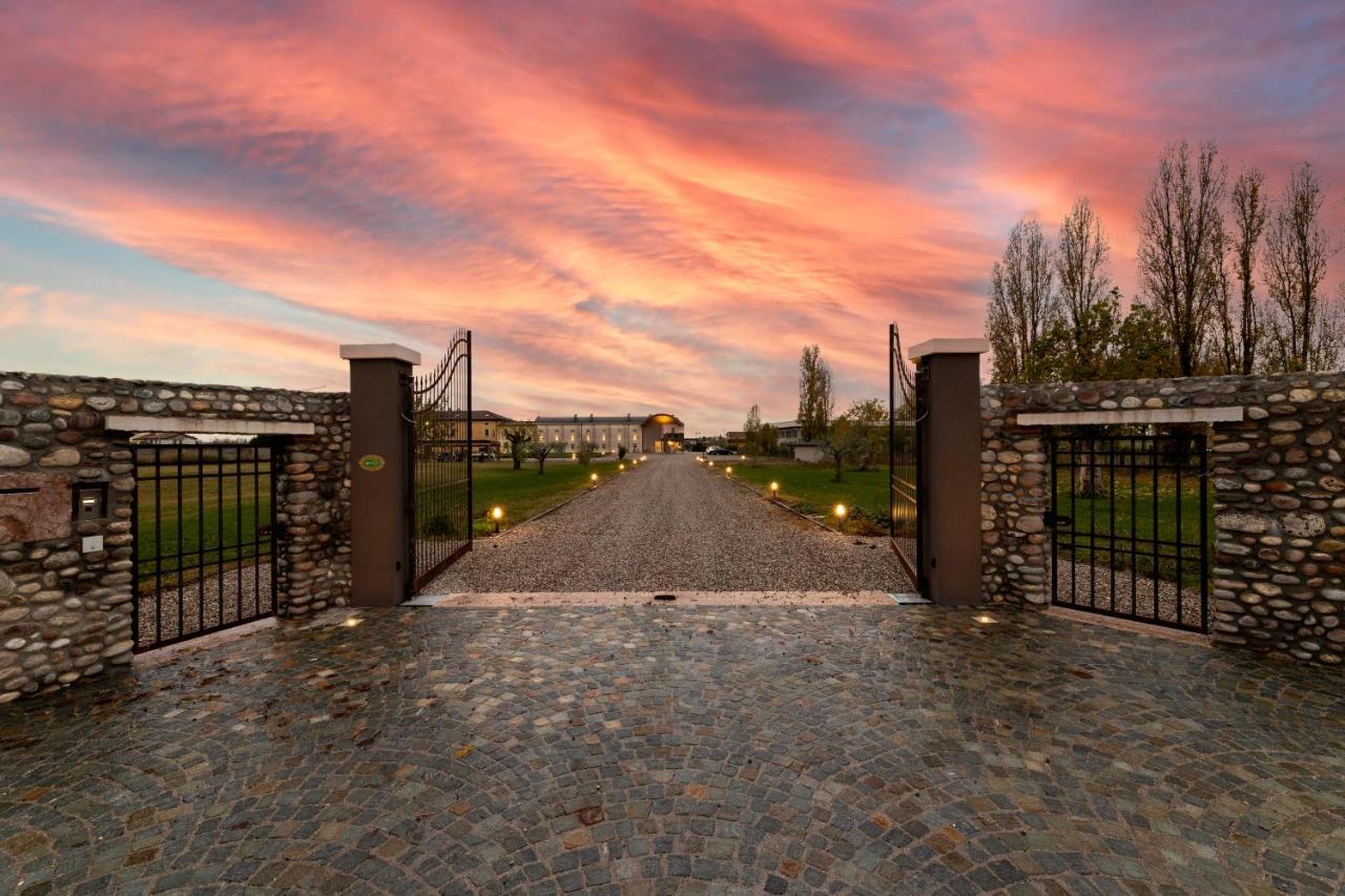 Hotel La Caporala Castel d'Azzano Dış mekan fotoğraf