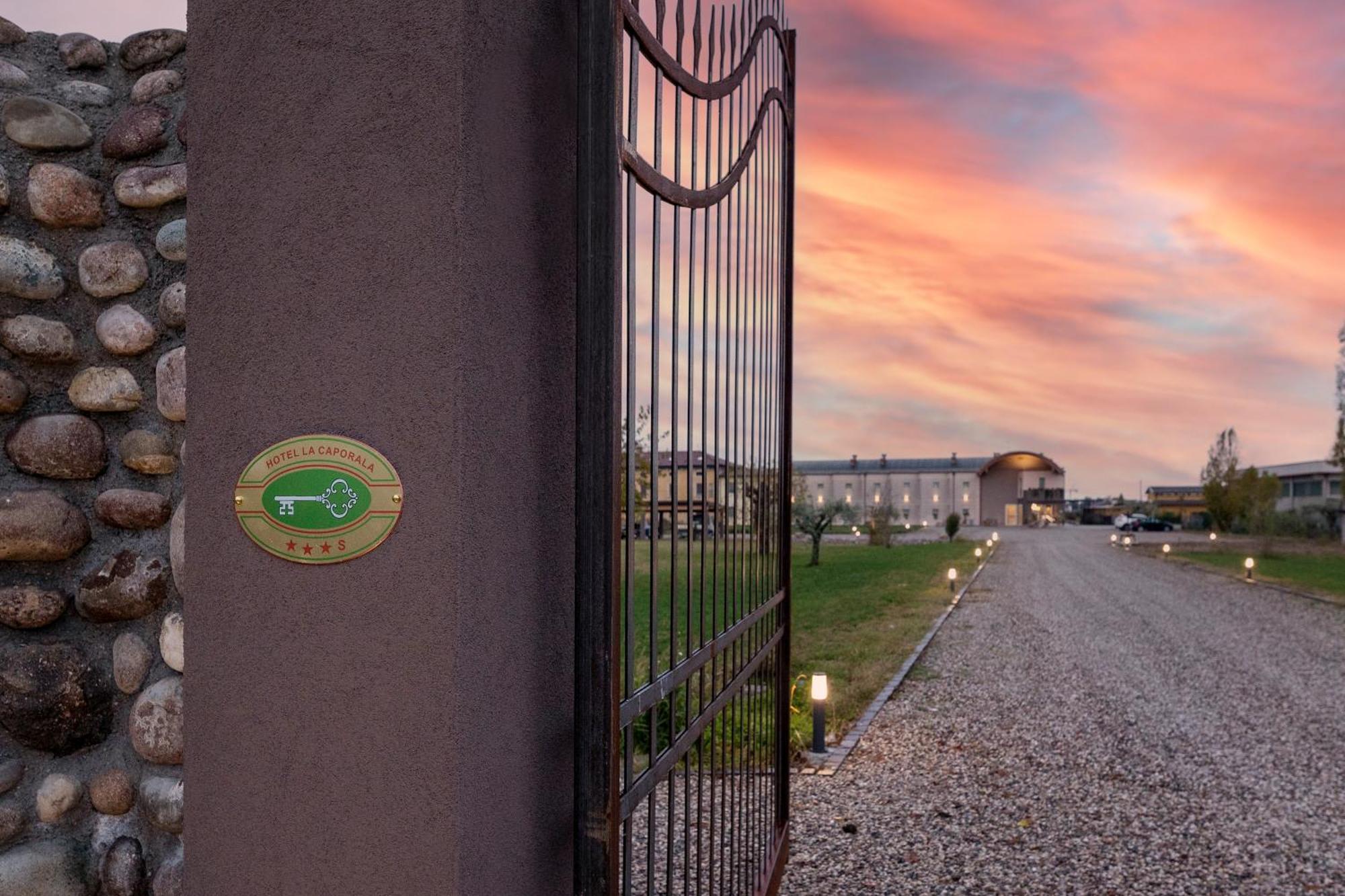 Hotel La Caporala Castel d'Azzano Dış mekan fotoğraf