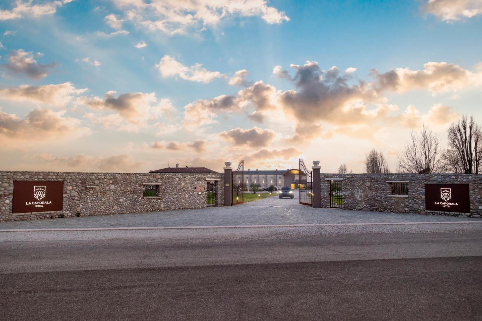 Hotel La Caporala Castel d'Azzano Dış mekan fotoğraf